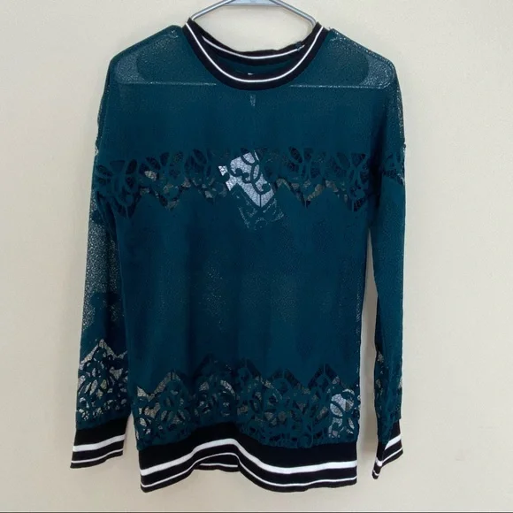 NWOT Fabletics Sophie Green Lace Top - Picture 3 of 6